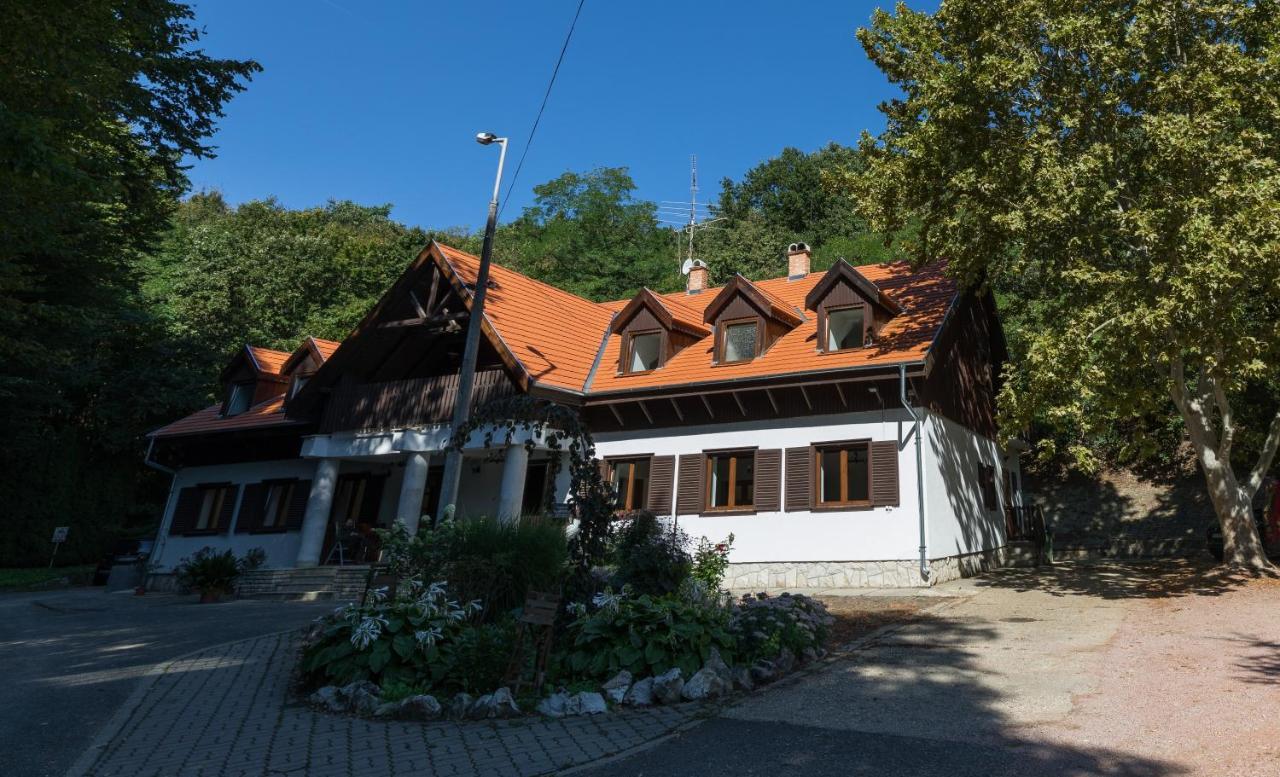 Alsovadacs Vadaszhaz Panzio Bed and Breakfast Sutto Eksteriør billede