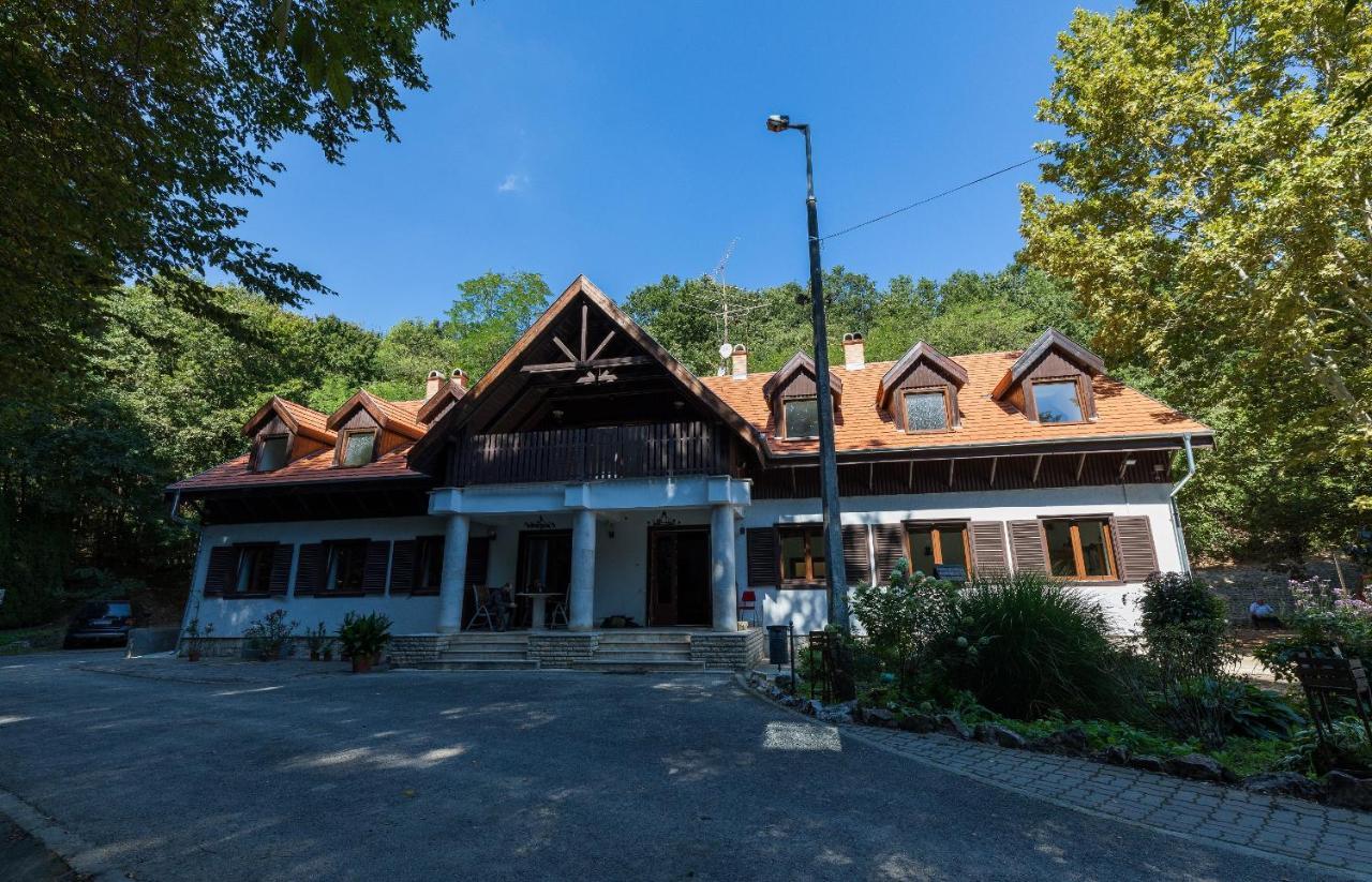 Alsovadacs Vadaszhaz Panzio Bed and Breakfast Sutto Eksteriør billede